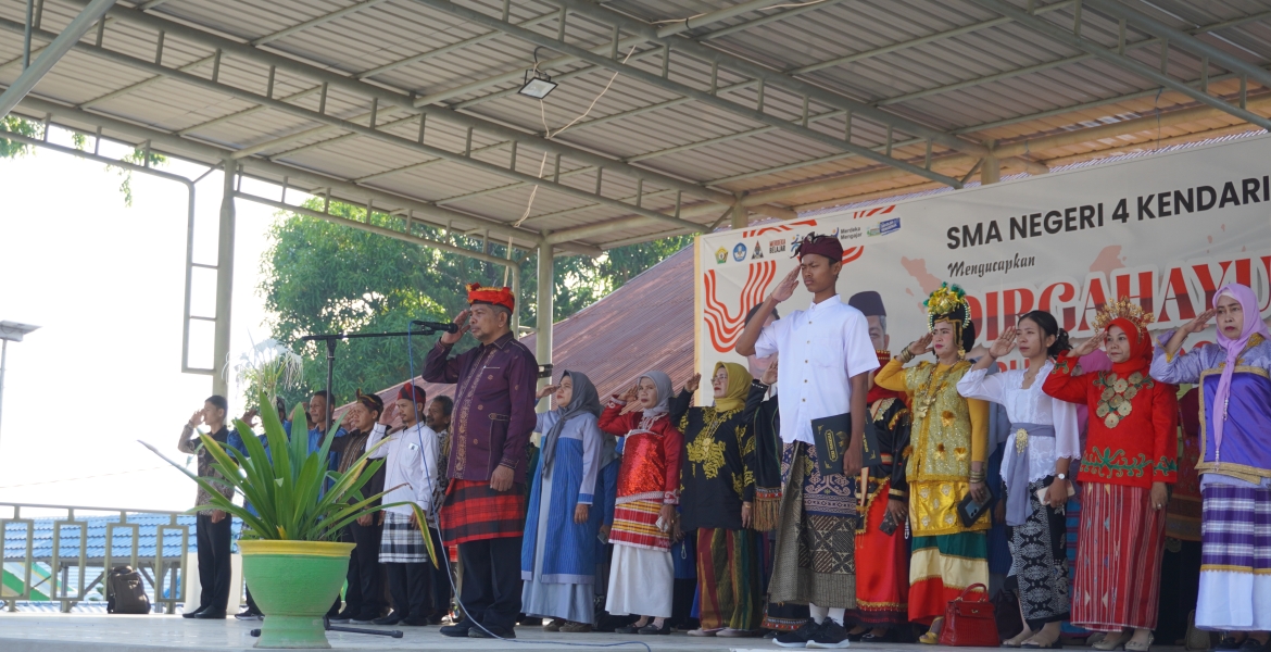Upacara Peringatan Hari Sumpah Pemuda ke.96 di SMAN 4 Kendari