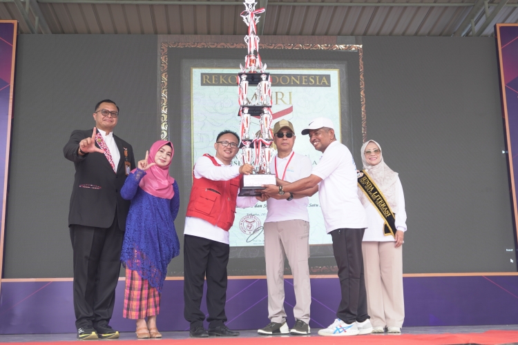 SMAN 4 Kendari Rayakan HUT ke-50, Torehkan Rekor MURI dan Aksi Sosial Kemanusiaan