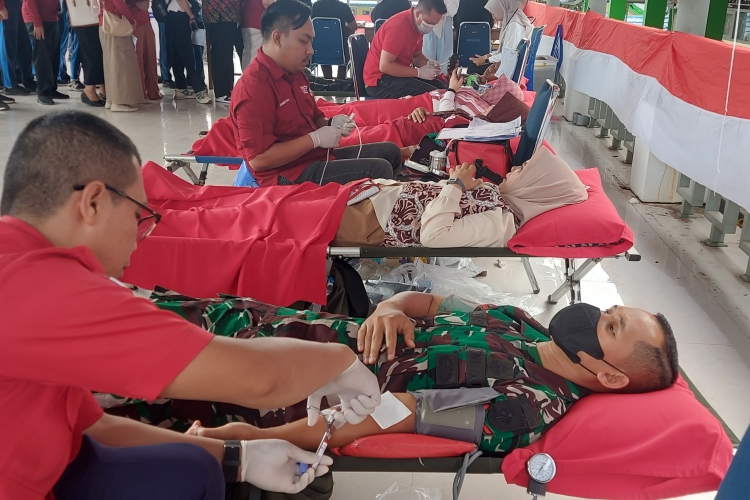 Kegiatan Donor Darah Sukarela di SMAN 4 Kendari